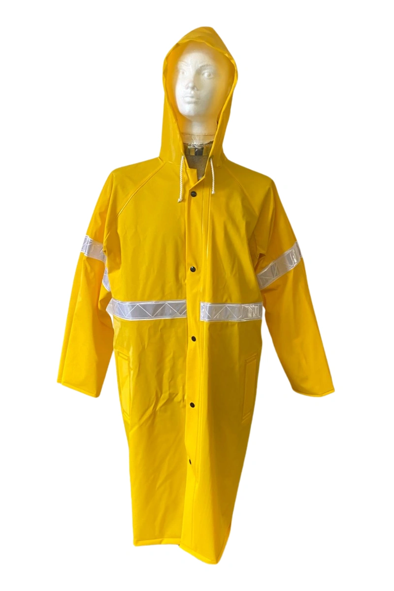 Gabardina con reflejante en brazos,frente y espalda Capucha integrada