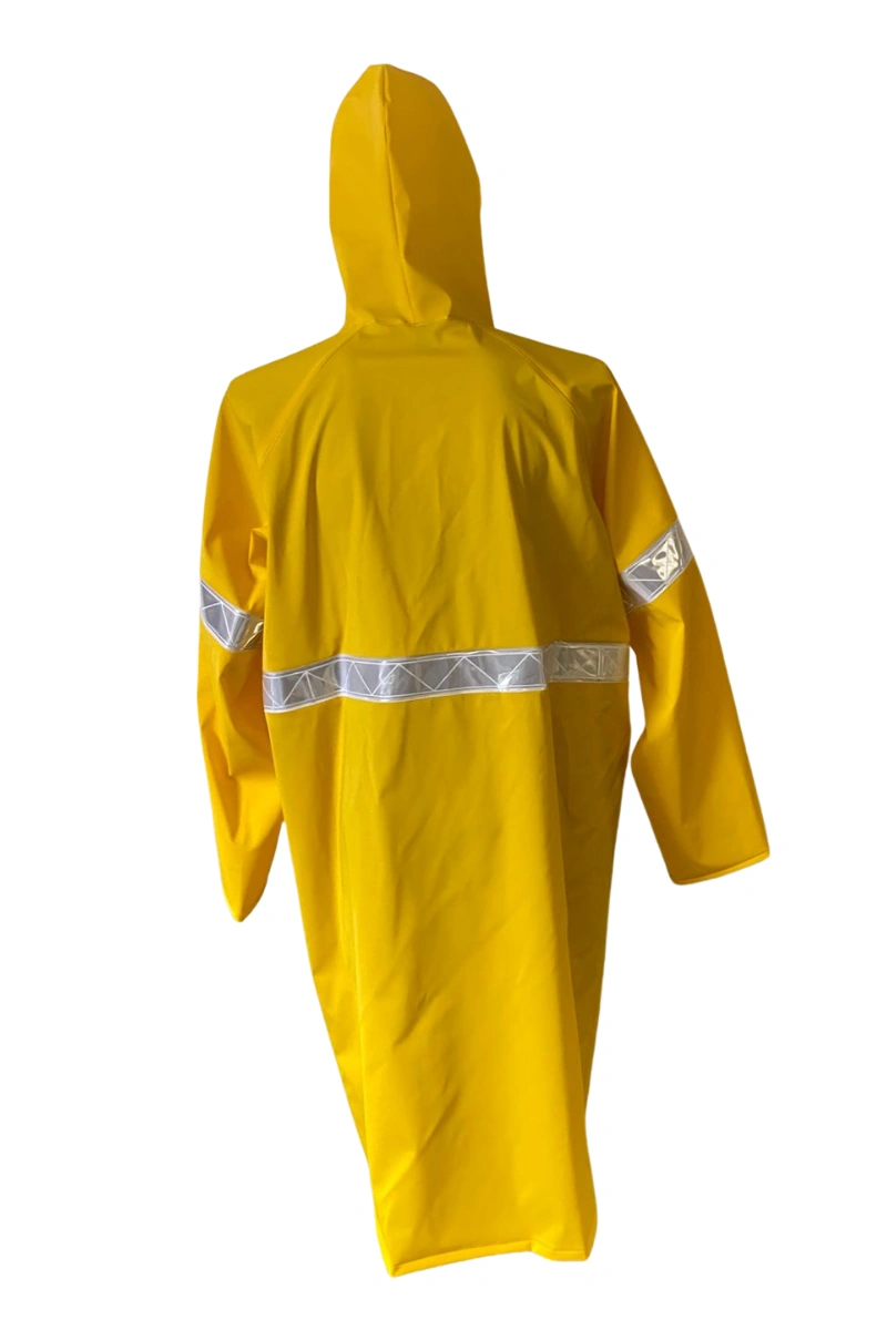 Gabardina con reflejante en brazos,frente y espalda Capucha integrada
